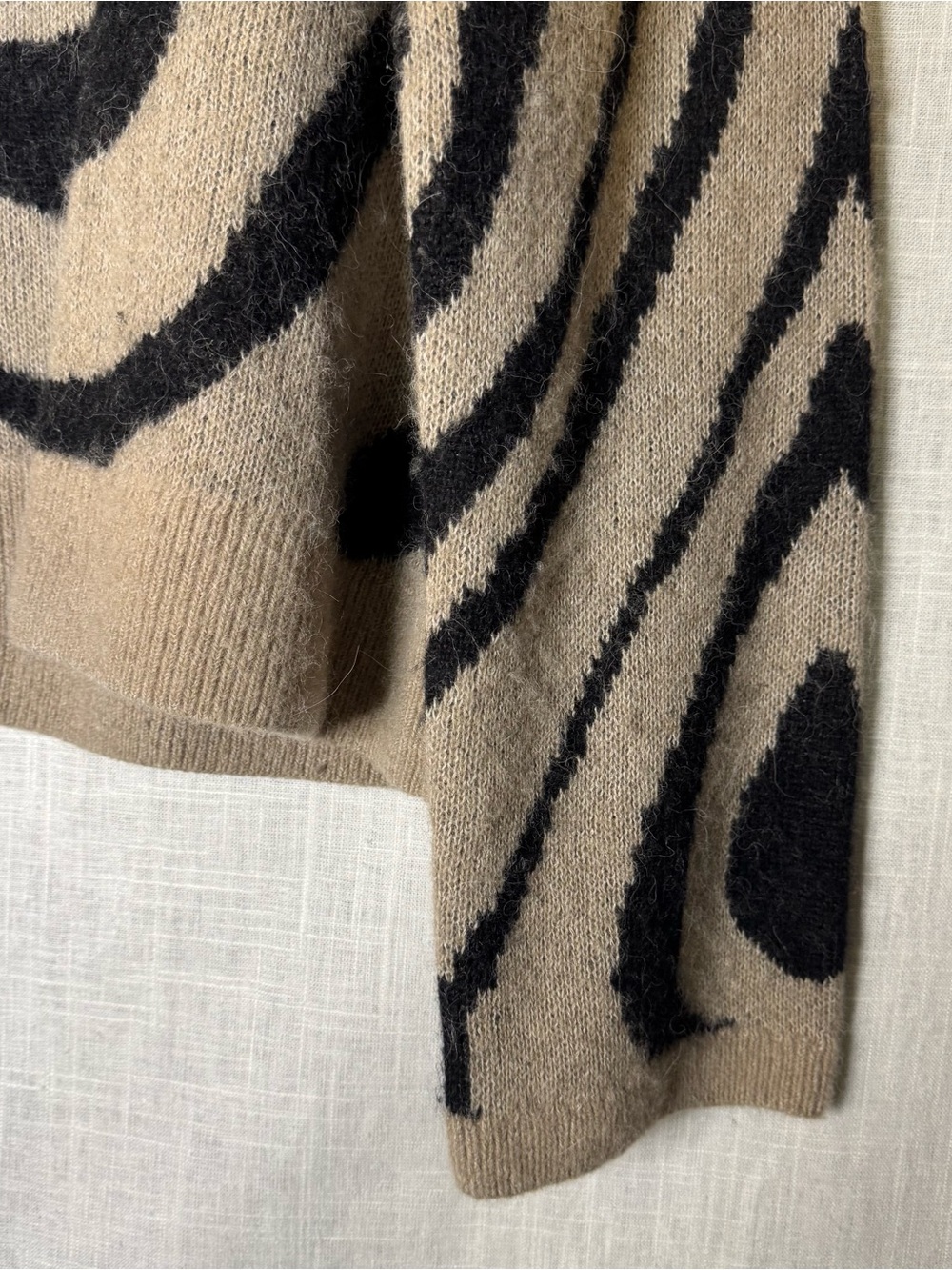 & Other Stories Jacquard Print knit jumper Neutral Beige & Black Women's Sweater - Picture 4 of 8